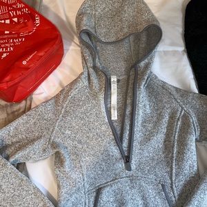 Lululemon like new heather gray pullover